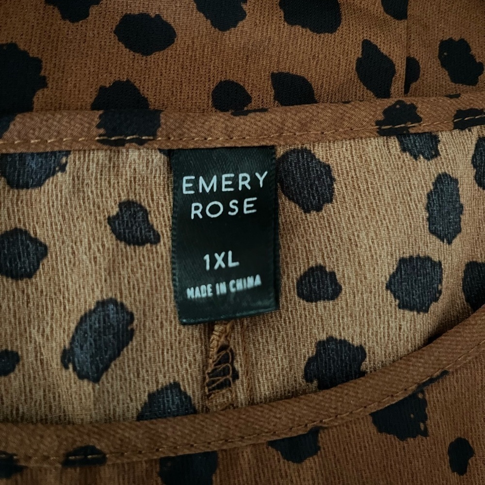 Emery Rose Women’s Short Sleeve Blouse - Picture 3 of 5